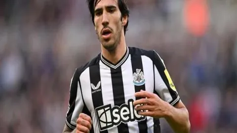 铁血战旗飘扬，加拉茨钢铁主场能否再战巅峰，斩获三甲荣耀？